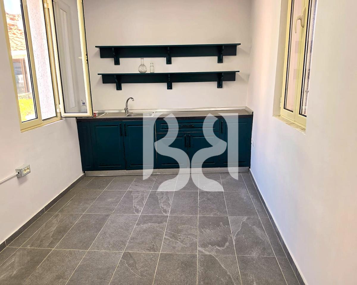 Vilë 2-Katëshe me Qira për Biznes në Tiranë | 213 m² | Përballë Gjimnazit “Partizani” | Oborr &amp; Parkim