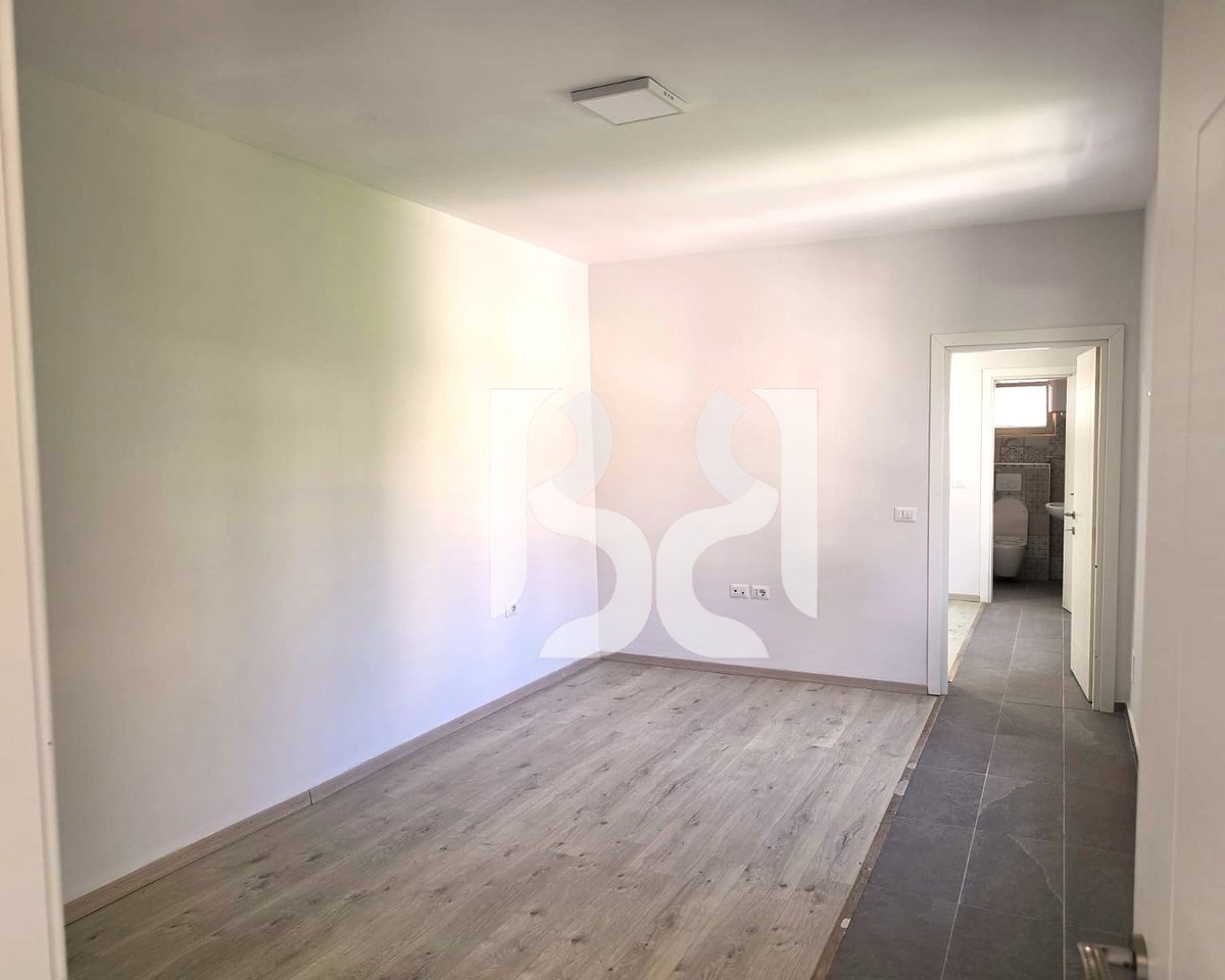 Vilë 2-Katëshe me Qira për Biznes në Tiranë | 213 m² | Përballë Gjimnazit “Partizani” | Oborr &amp; Parkim