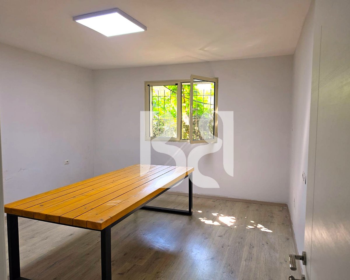 Vilë 2-Katëshe me Qira për Biznes në Tiranë | 213 m² | Përballë Gjimnazit “Partizani” | Oborr &amp; Parkim