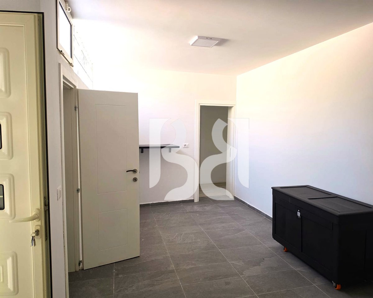 Vilë 2-Katëshe me Qira për Biznes në Tiranë | 213 m² | Përballë Gjimnazit “Partizani” | Oborr &amp; Parkim