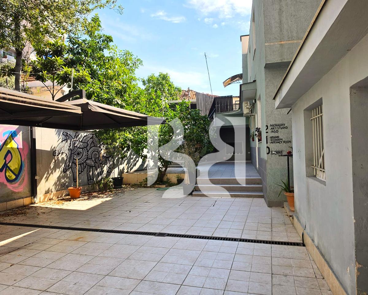 Vilë 2-Katëshe me Qira për Biznes në Tiranë | 213 m² | Përballë Gjimnazit “Partizani” | Oborr &amp; Parkim