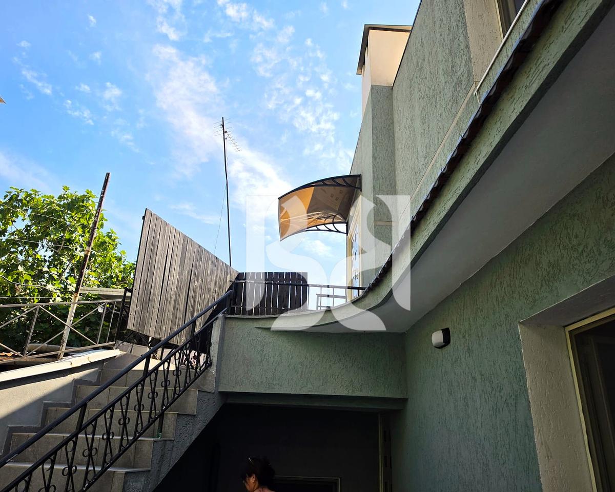 Vilë 2-Katëshe me Qira për Biznes në Tiranë | 213 m² | Përballë Gjimnazit “Partizani” | Oborr &amp; Parkim