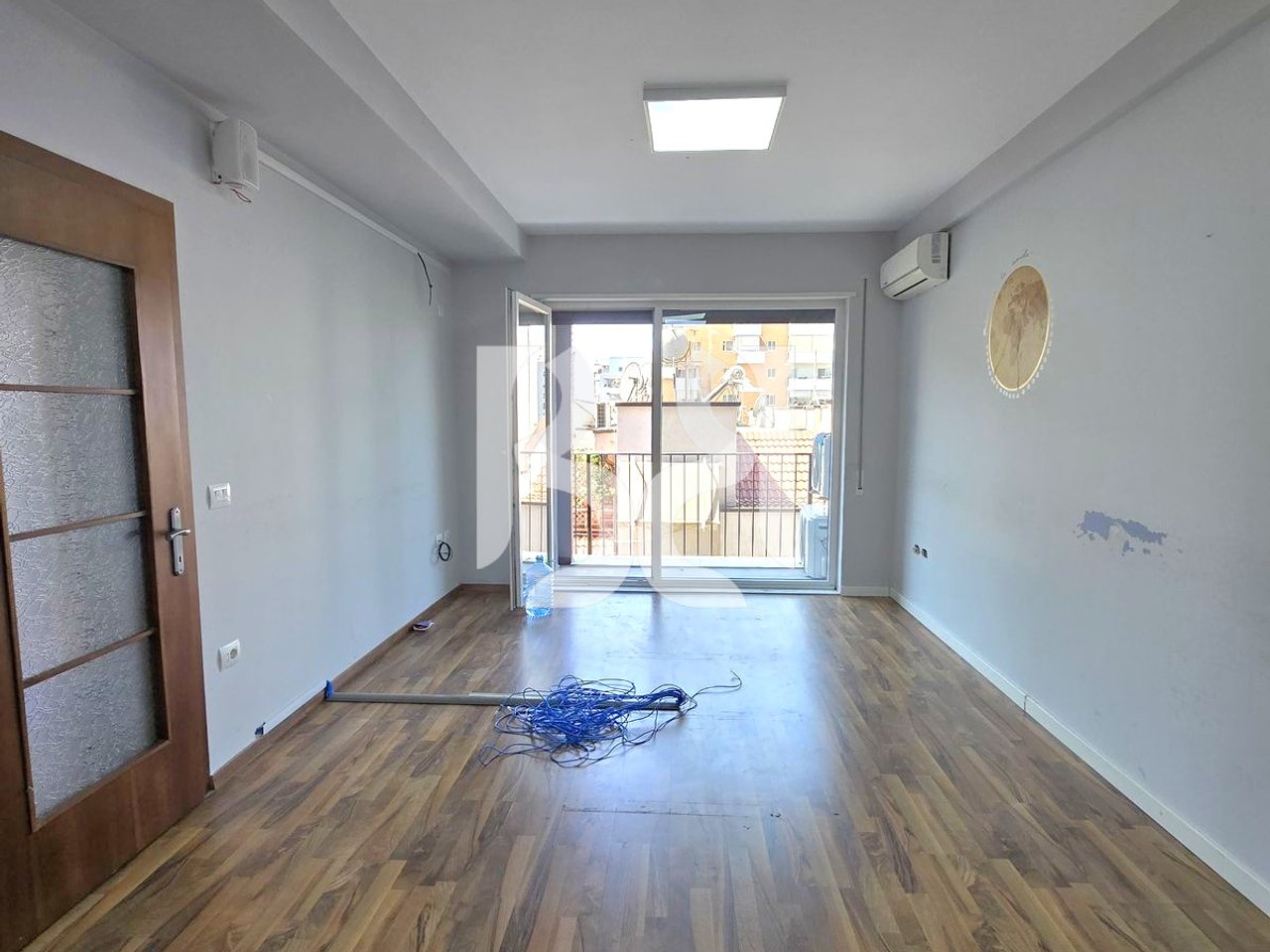 AMBIENT BISNESI ME QIRA 145m2+ 2 POST PARKIMI TEK RRUGA FROSINA PLAKU PRANE UNAZES