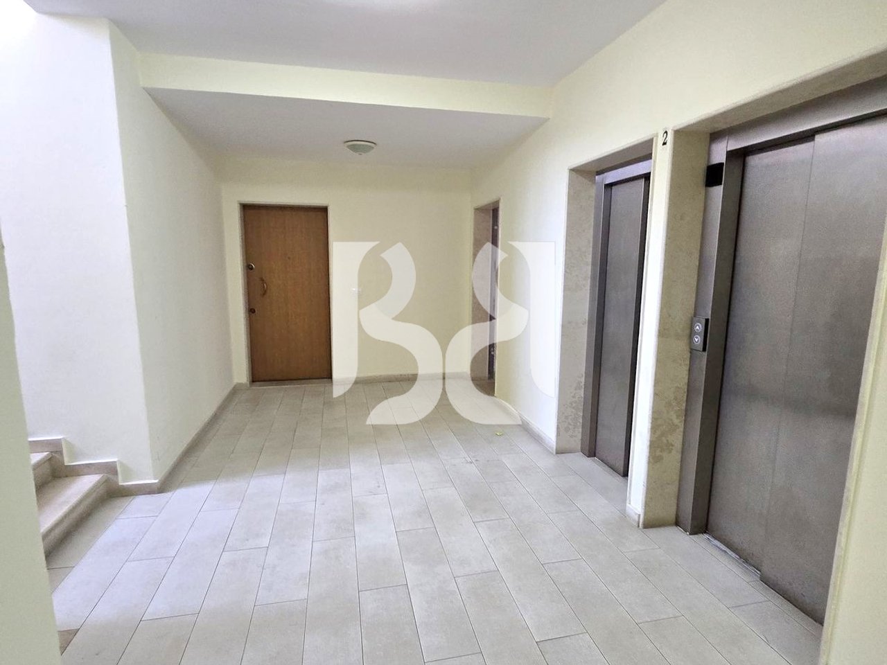 AMBIENT BISNESI ME QIRA 145m2+ 2 POST PARKIMI TEK RRUGA FROSINA PLAKU PRANE UNAZES