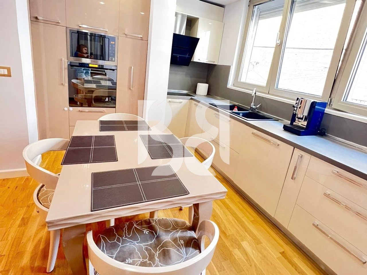 APARTAMENT 2+1 ME QIRA NE QENDER TE TIRANES*