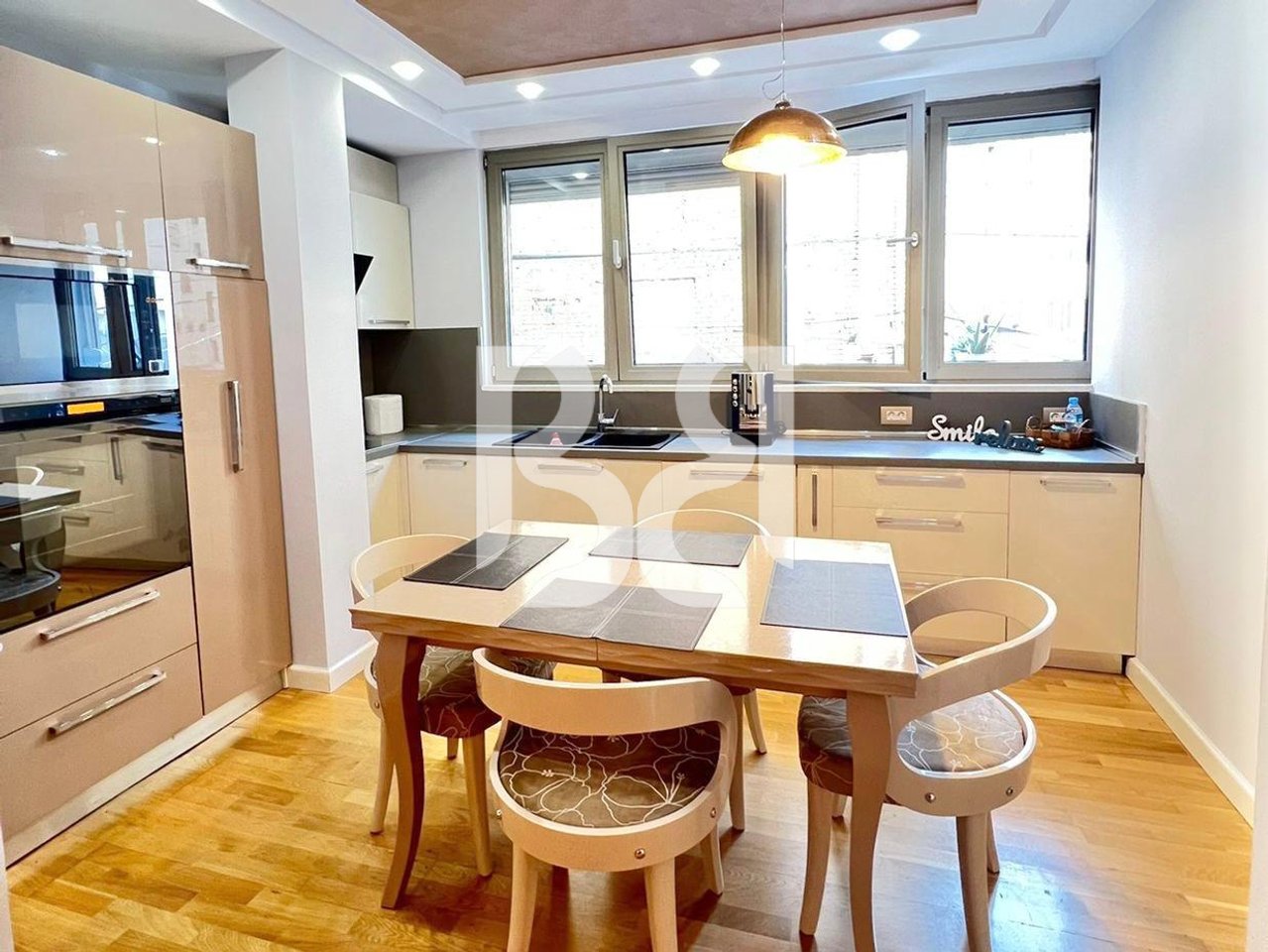 APARTAMENT 2+1 ME QIRA NE QENDER TE TIRANES*