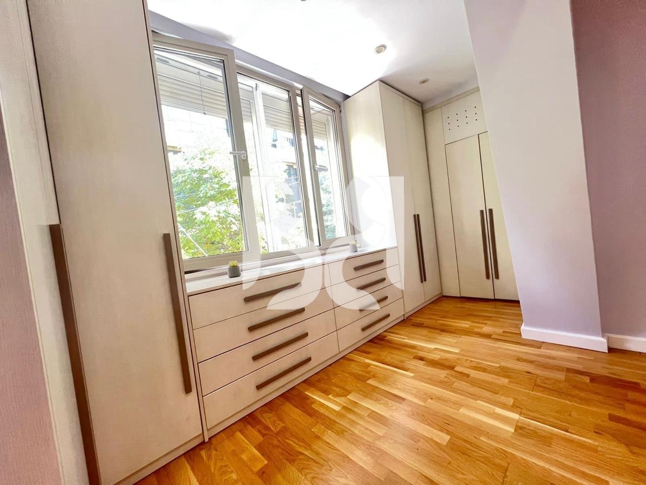 APARTAMENT 2+1 ME QIRA NE QENDER TE TIRANES*