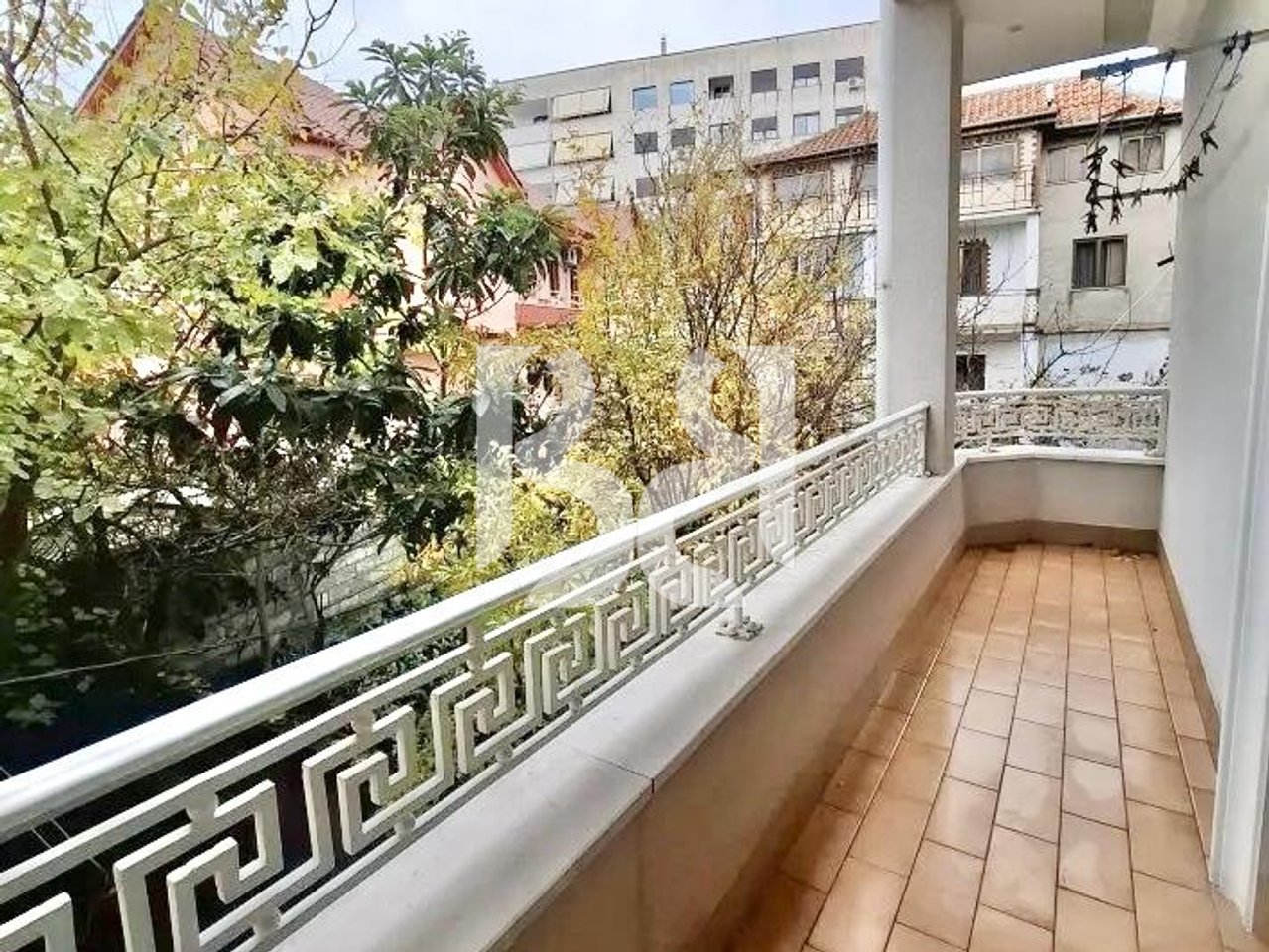 VILE ME QIRA 3+1 PRANE ISH TREGUT ELEKTRIK 900 EURO*