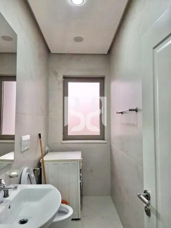 VILE ME QIRA 3+1 PRANE ISH TREGUT ELEKTRIK 900 EURO*