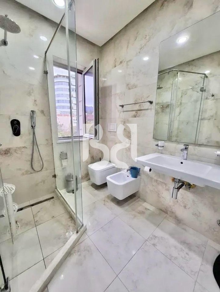 VILE ME QIRA 3+1 PRANE ISH TREGUT ELEKTRIK 900 EURO*