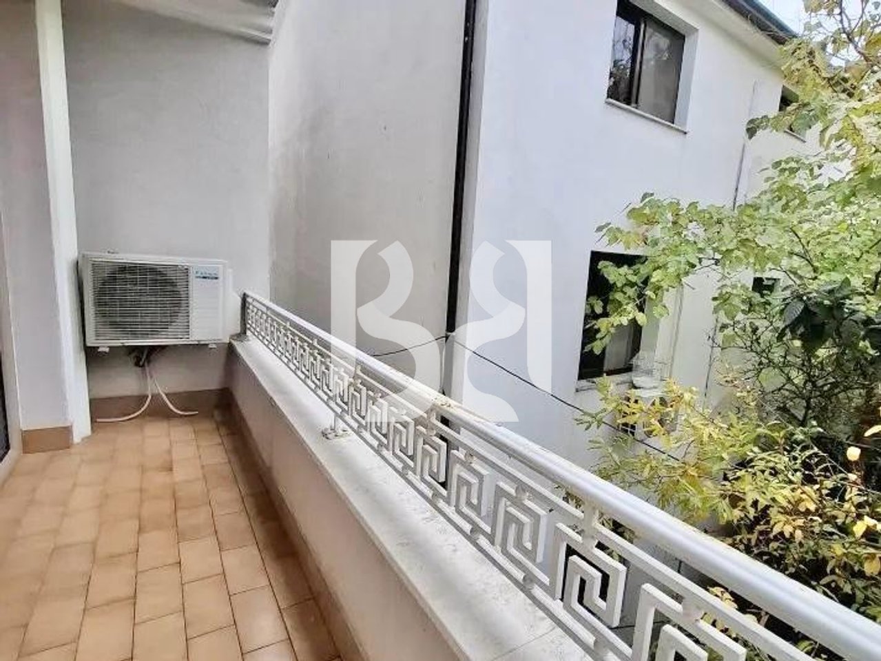 VILE ME QIRA 3+1 PRANE ISH TREGUT ELEKTRIK 900 EURO*