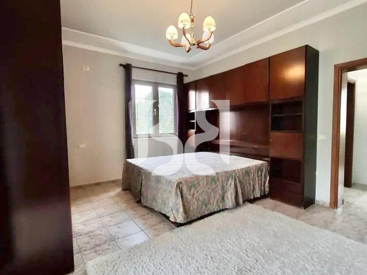 VILE ME QIRA 3+1 PRANE ISH TREGUT ELEKTRIK 900 EURO*