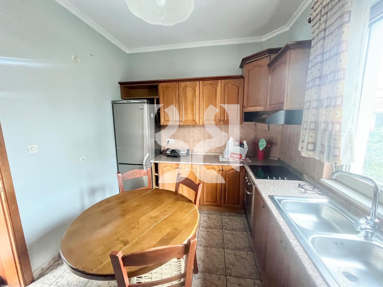 JEPET ME QIRA PJESE VILE 3+1+2 ME POST PARKIMI PRANE  ISH TREGUT ELEKTRIK*