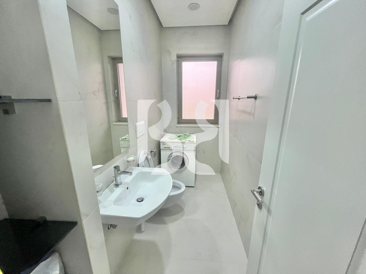 JEPET ME QIRA PJESE VILE 3+1+2 ME POST PARKIMI PRANE  ISH TREGUT ELEKTRIK*