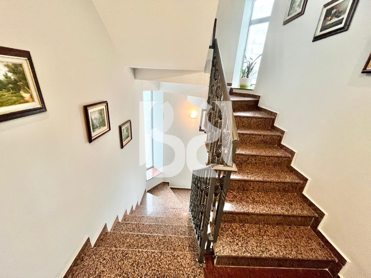 JEPET ME QIRA PJESE VILE 3+1+2 ME POST PARKIMI PRANE  ISH TREGUT ELEKTRIK*