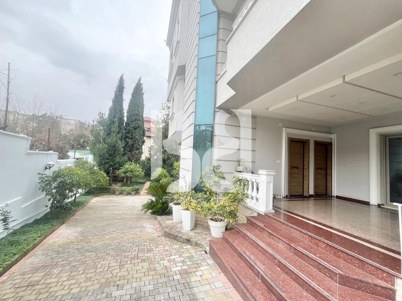 JEPET ME QIRA PJESE VILE 3+1+2 ME POST PARKIMI PRANE  ISH TREGUT ELEKTRIK*