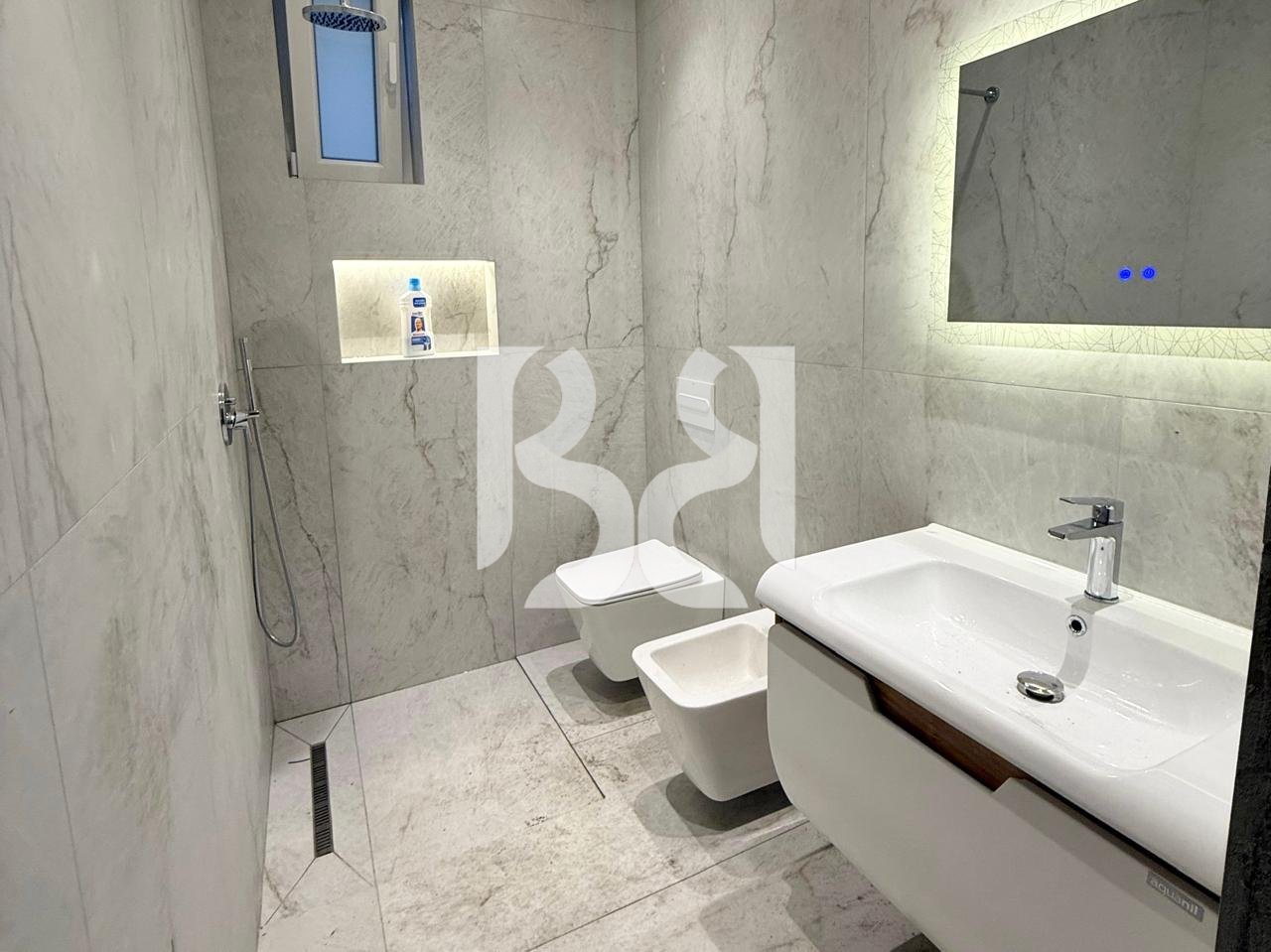 Vilë 2-Katëshe me Qira për Zyra / Klinikë – Rruga Naim Frashëri 4+1 2000€