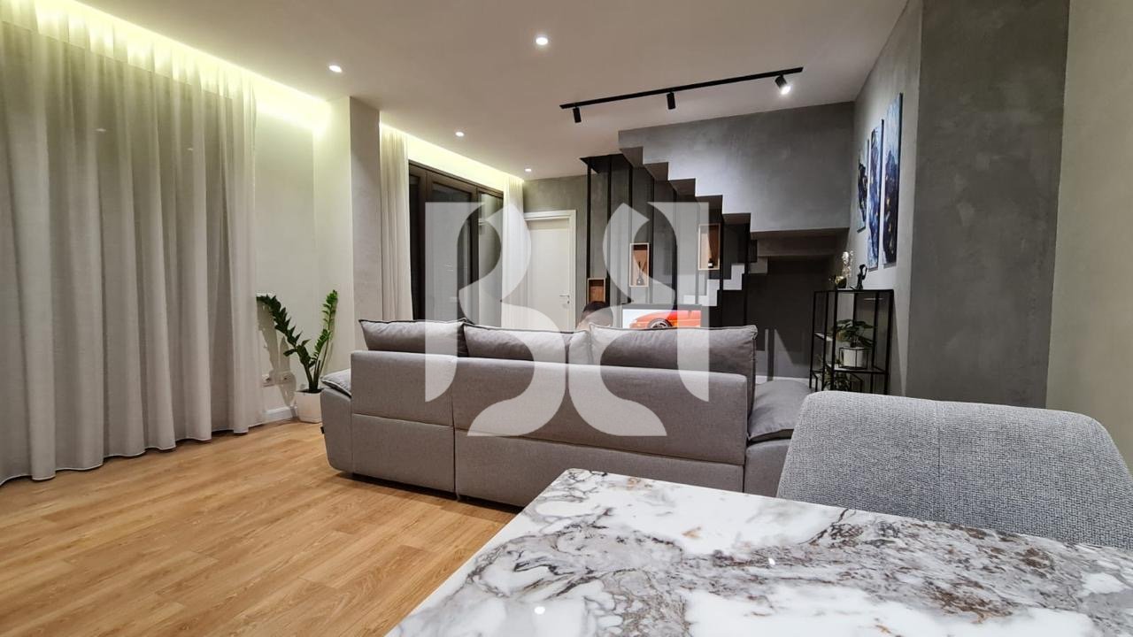 Modern 2+1 apartment with 2 bathrooms for rent on Barrikadave Street - 2 extra parking spaces