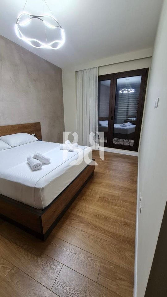 Modern 2+1 apartment with 2 bathrooms for rent on Barrikadave Street - 2 extra parking spaces