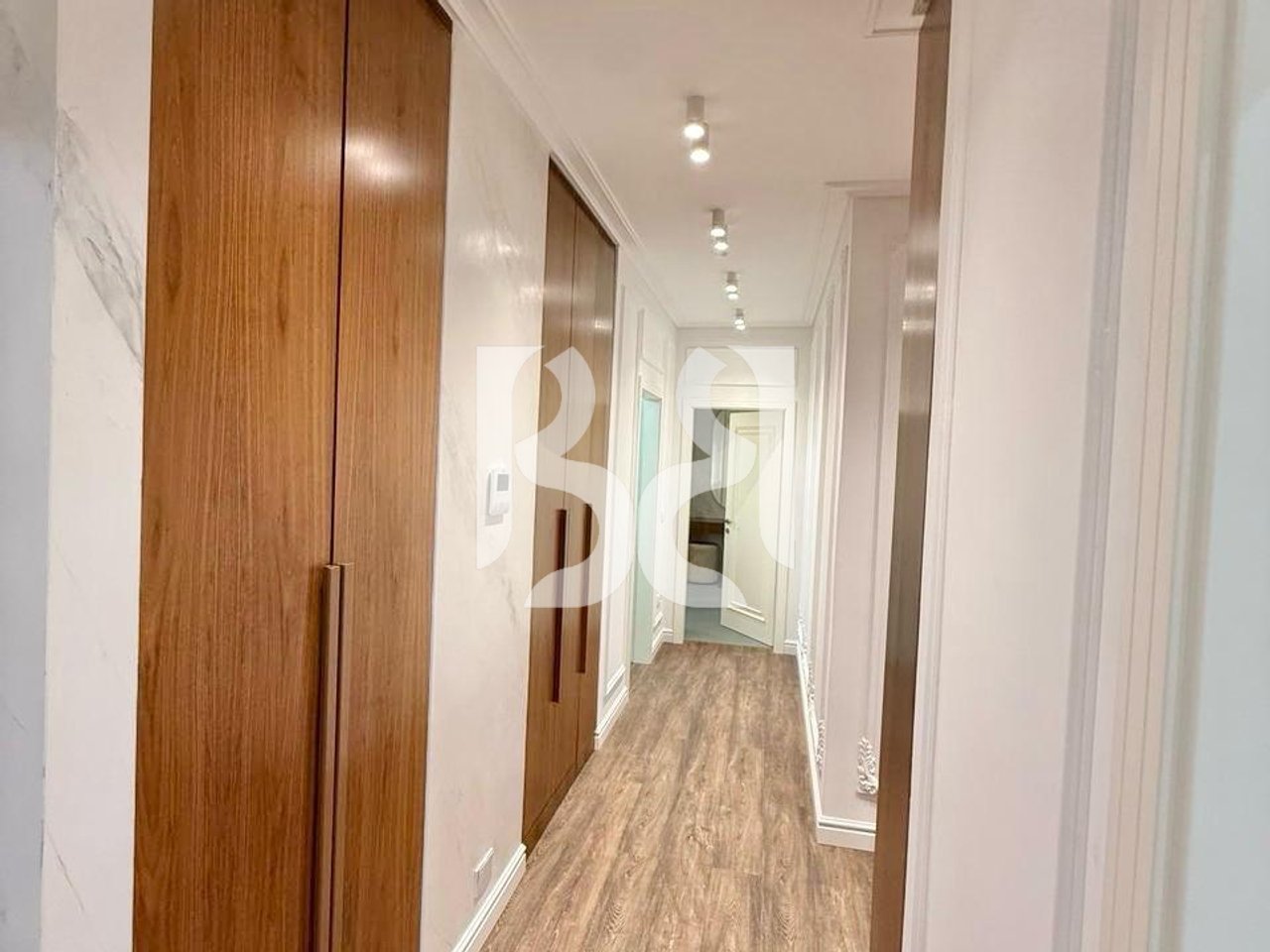 APARTAMENT ME QIRA 3+1+2  ME POST PARKIMI FOLEJA E GJELBER