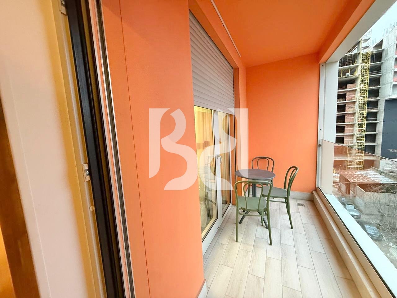 APARTAMENT ME QIRA 3+1+2  ME POST PARKIMI FOLEJA E GJELBER