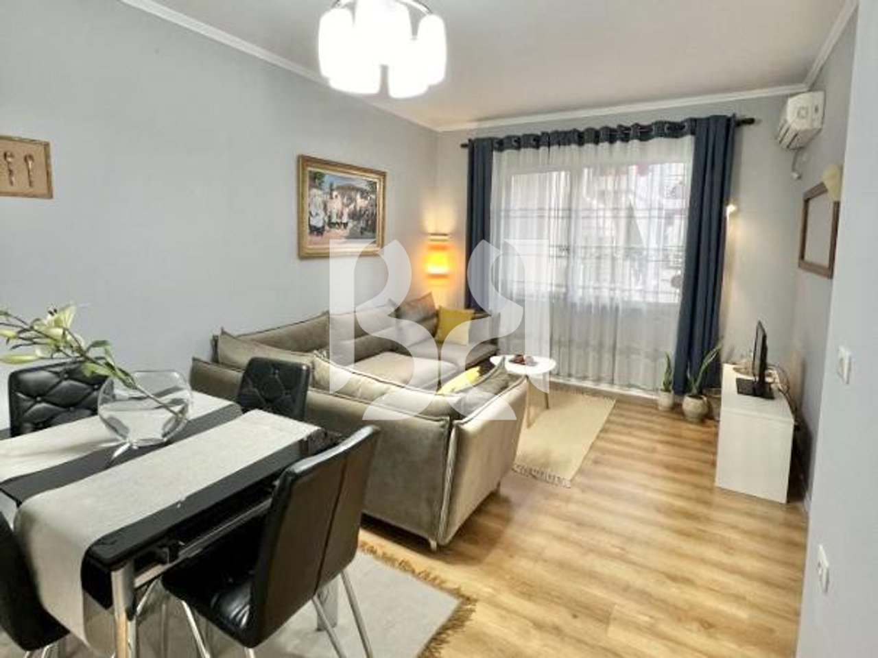 APARTAMENT  2+1 ME QIRA TE RRUGA E DIBRES*