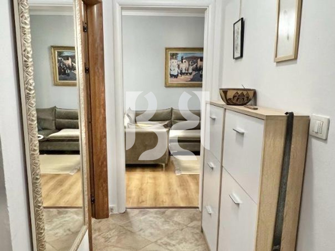 APARTAMENT  2+1 ME QIRA TE RRUGA E DIBRES*