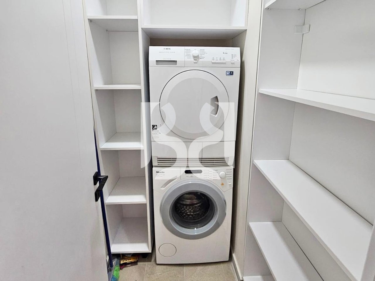 APARTAMENT ME QIRA  2+1+2+LAVANDERI ME POST PARKIMI  ISH FUSHA E AVIACIONIT