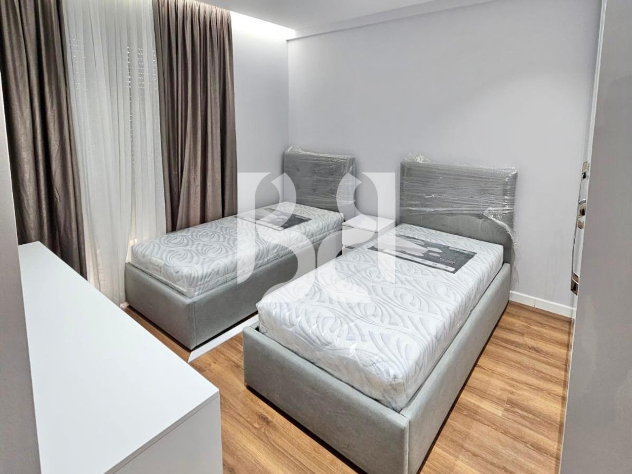 APARTAMENT ME QIRA  2+1+2+LAVANDERI ME POST PARKIMI  ISH FUSHA E AVIACIONIT