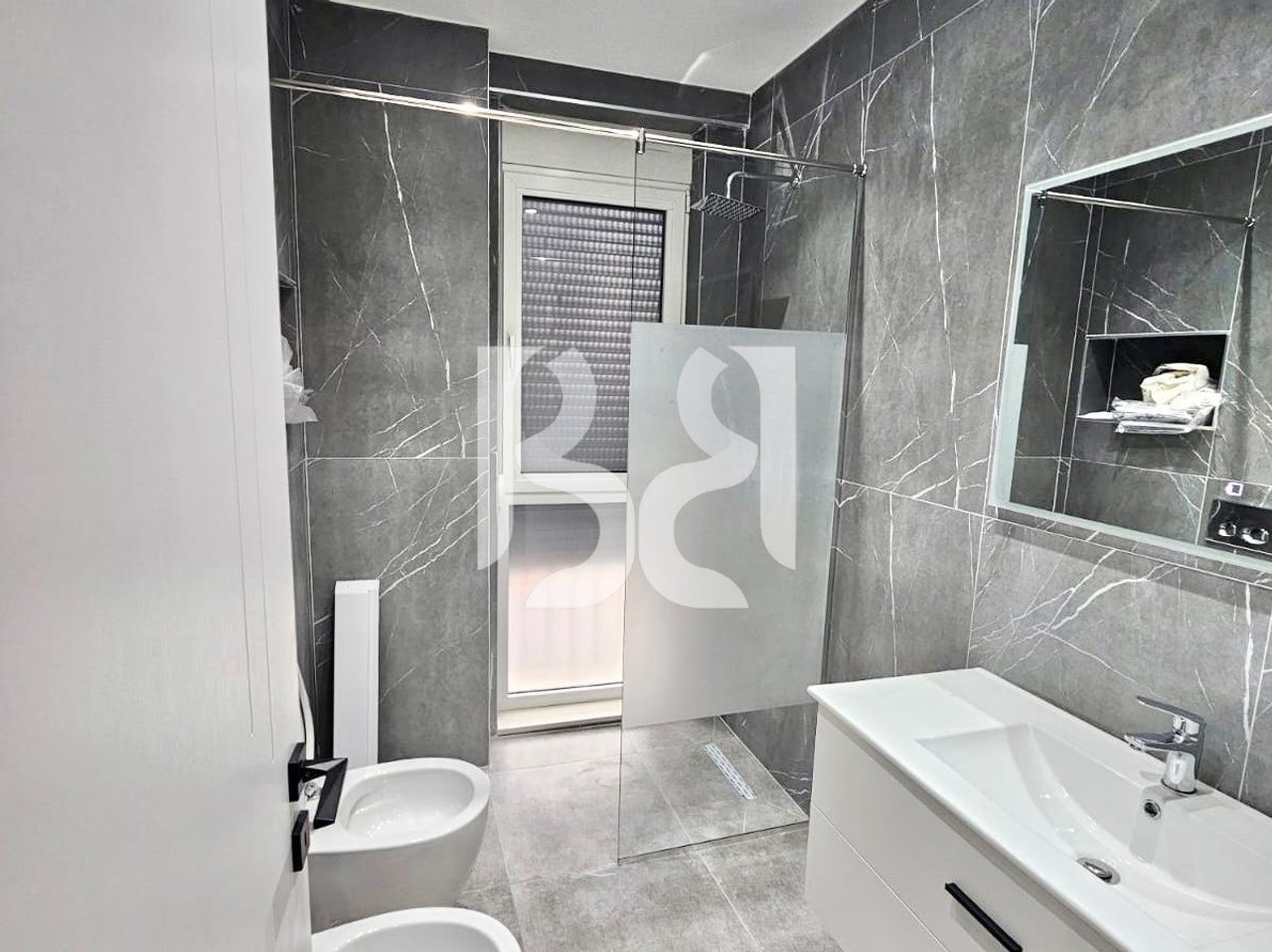 APARTAMENT ME QIRA  2+1+2+LAVANDERI ME POST PARKIMI  ISH FUSHA E AVIACIONIT