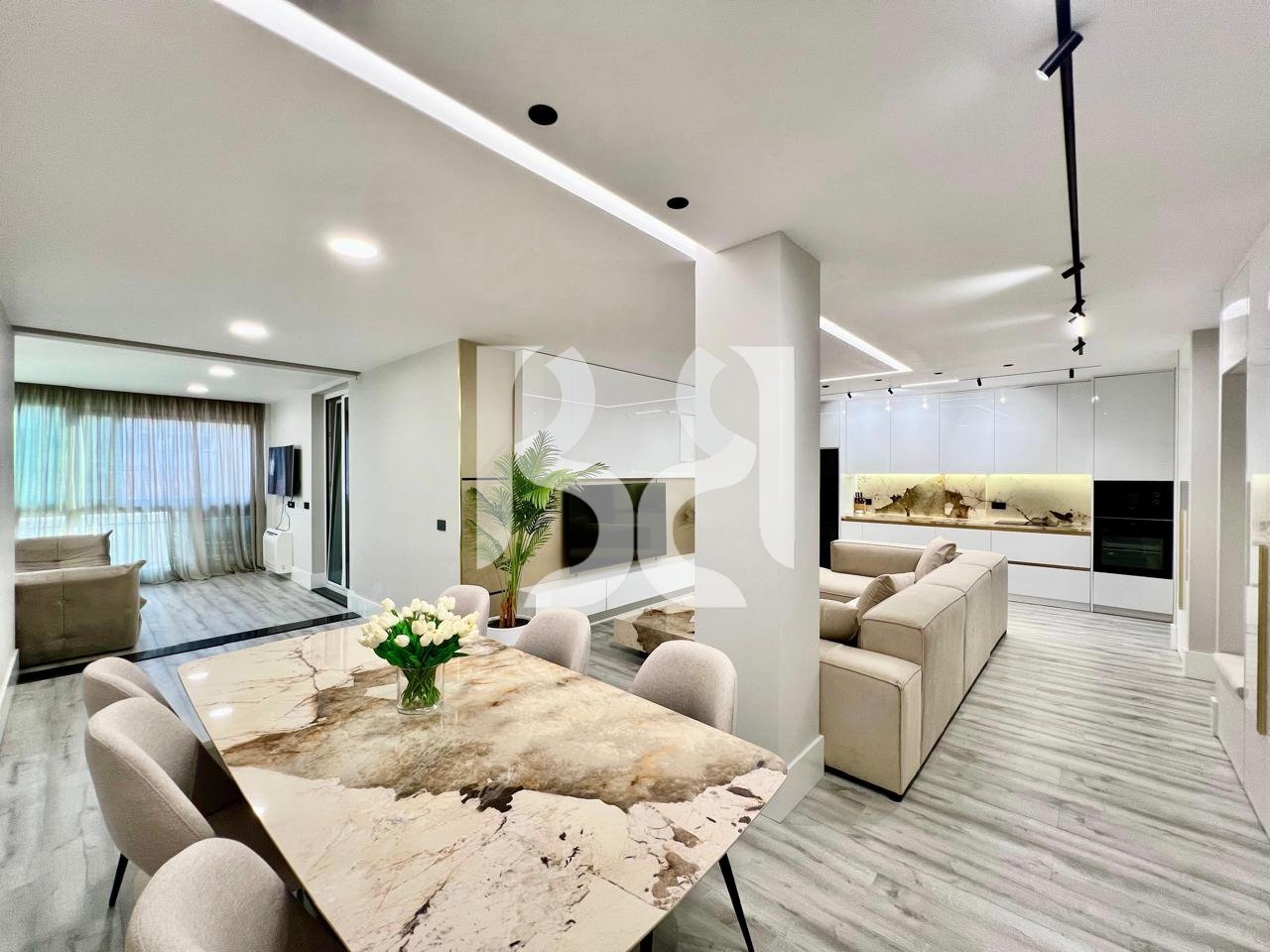 Apartament Deluxe 2+1+2 me qira te Ish Blloku – Përballë Vila Enver 2300€