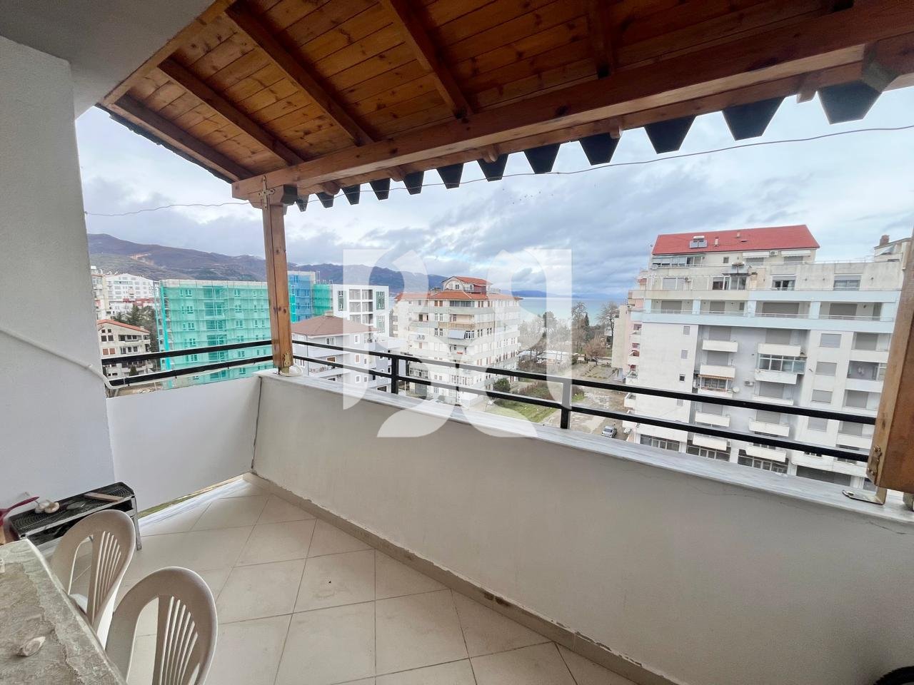 SHITET APARTAMENT 2+1 ME PAMJE BALLORE NGA LIQENI NË POGRADEC*