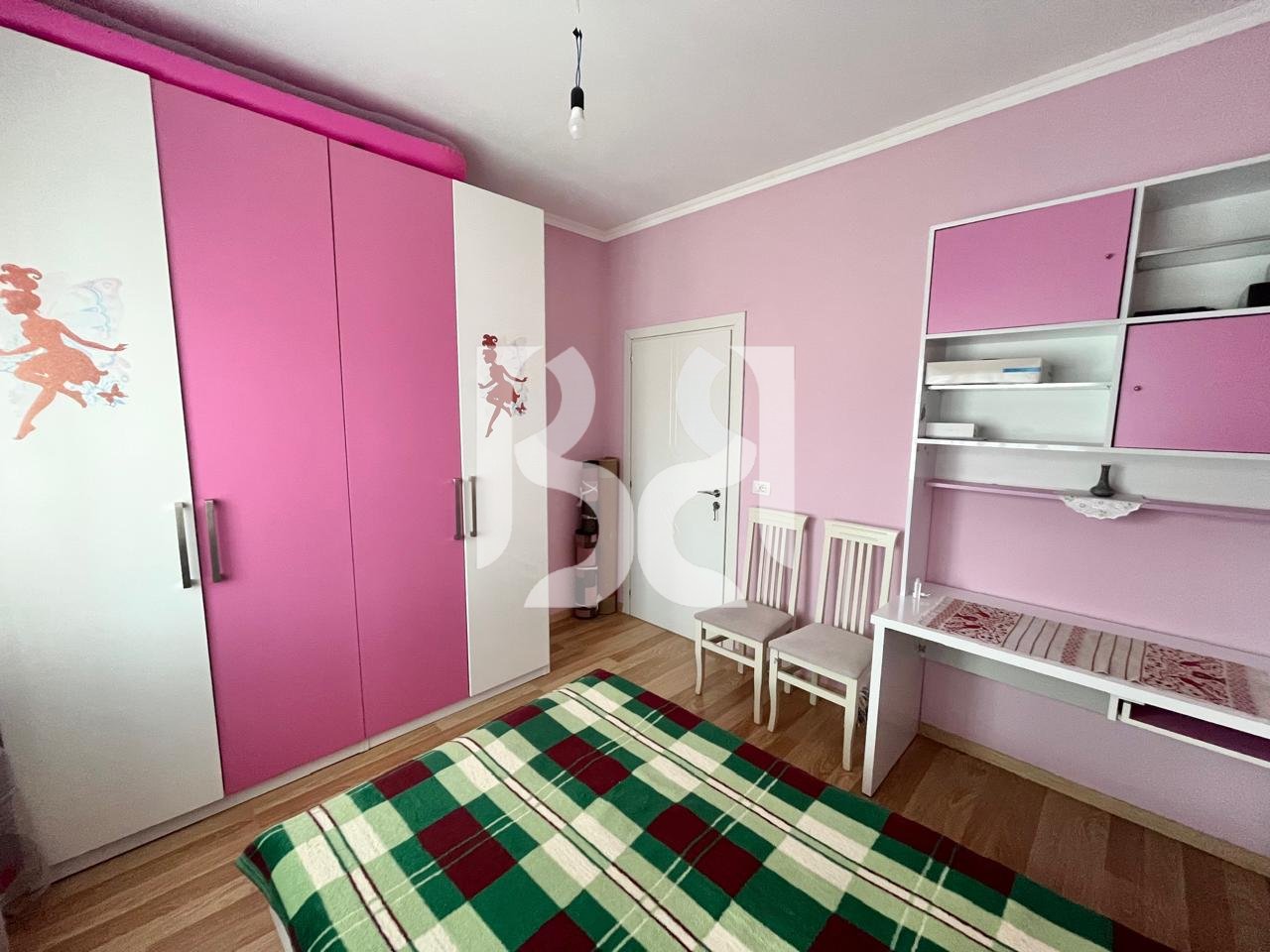 SHITET APARTAMENT 2+1 ME PAMJE BALLORE NGA LIQENI NË POGRADEC*