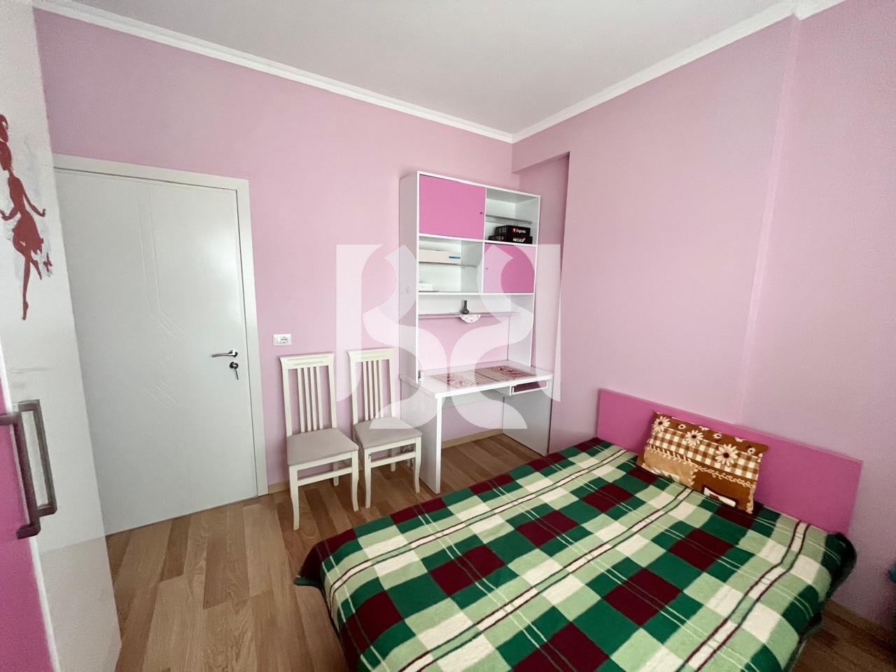 SHITET APARTAMENT 2+1 ME PAMJE BALLORE NGA LIQENI NË POGRADEC*