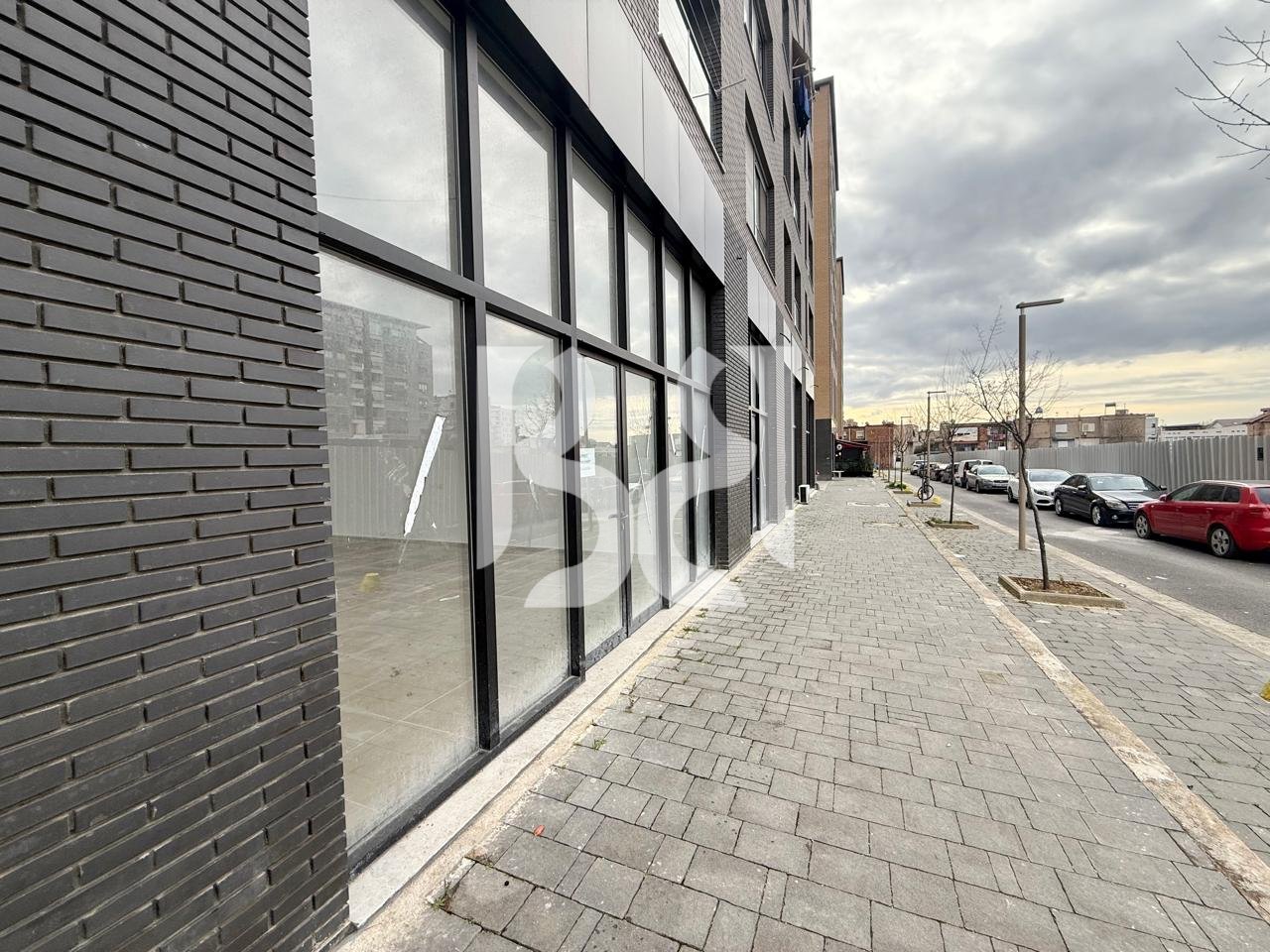 AMBIENT BISNESI NE SHITJE TEK PROFARMA 154.940€