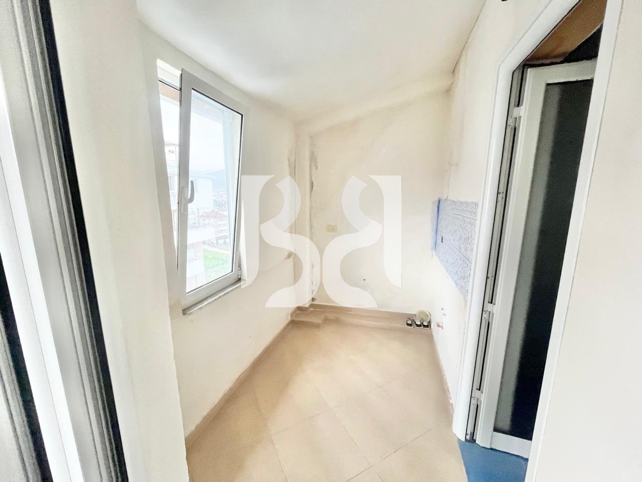 SHTIET APARTAMENT 1+1+LAVANDERI  RRUGA E VILAVE POGRADEC*