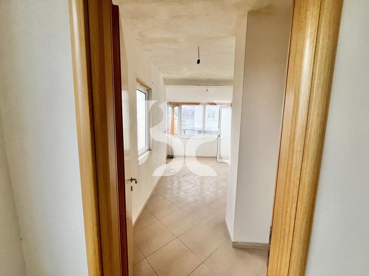 SHTIET APARTAMENT 1+1+LAVANDERI  RRUGA E VILAVE POGRADEC*