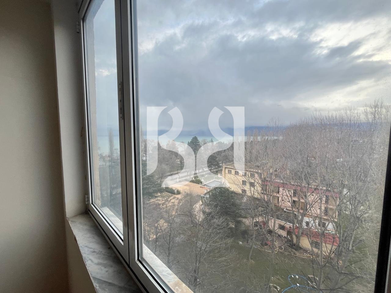 SHTIET APARTAMENT 1+1+LAVANDERI  RRUGA E VILAVE POGRADEC*