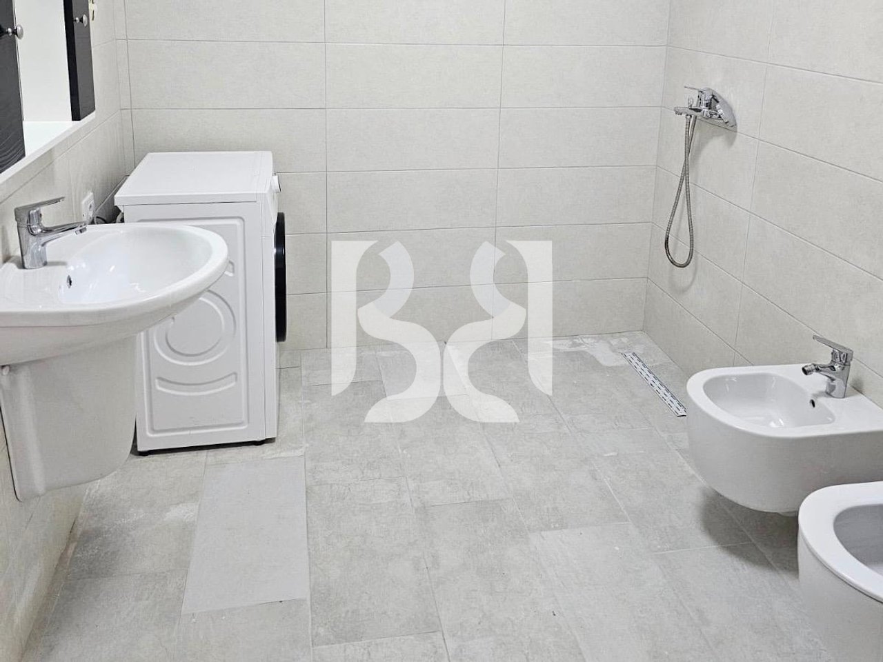 APARTAMENT ME QIRA 1+1 ISH FUSHA E AVIACIONIT 520€