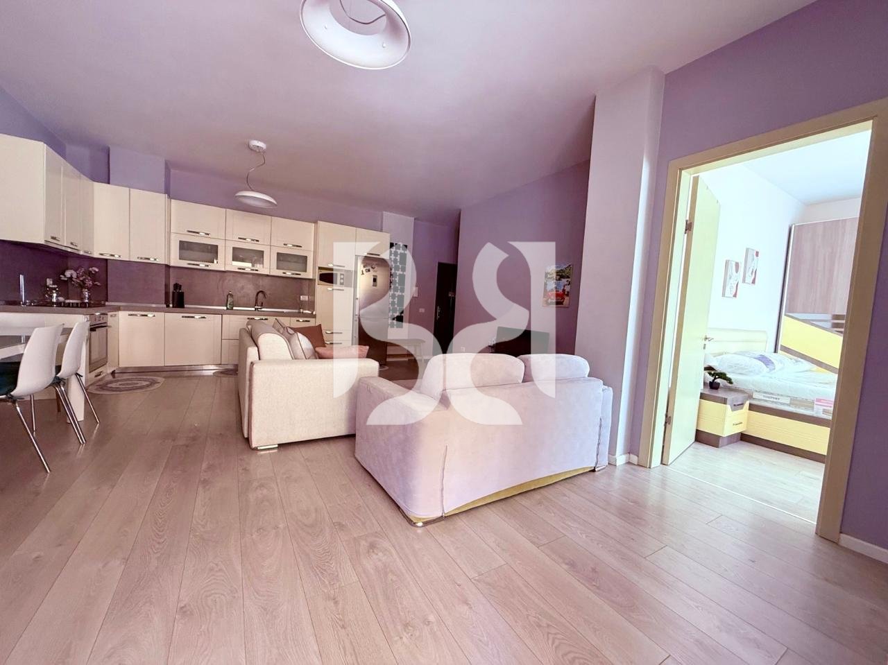 JEPET ME QIRA APARTAMENT 1+1 TEK STACIONI TRENIT 620€ *