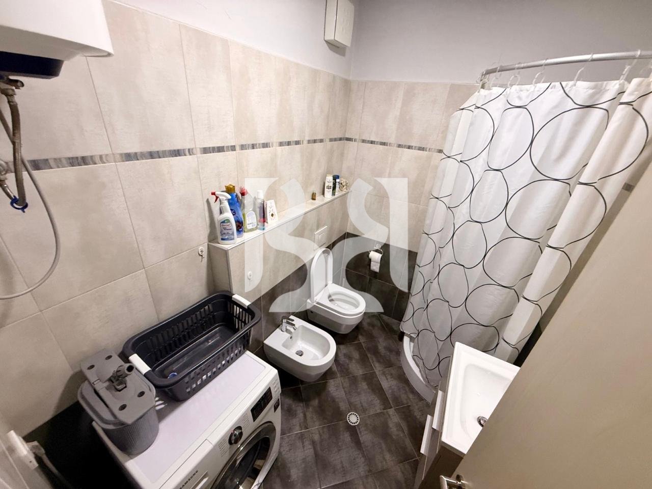 JEPET ME QIRA APARTAMENT 1+1 TEK STACIONI TRENIT 620€ *