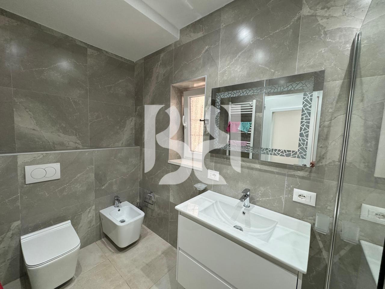 1+1 APARTMENT FOR RENT ON ZOGU 1 BOULEVARD.