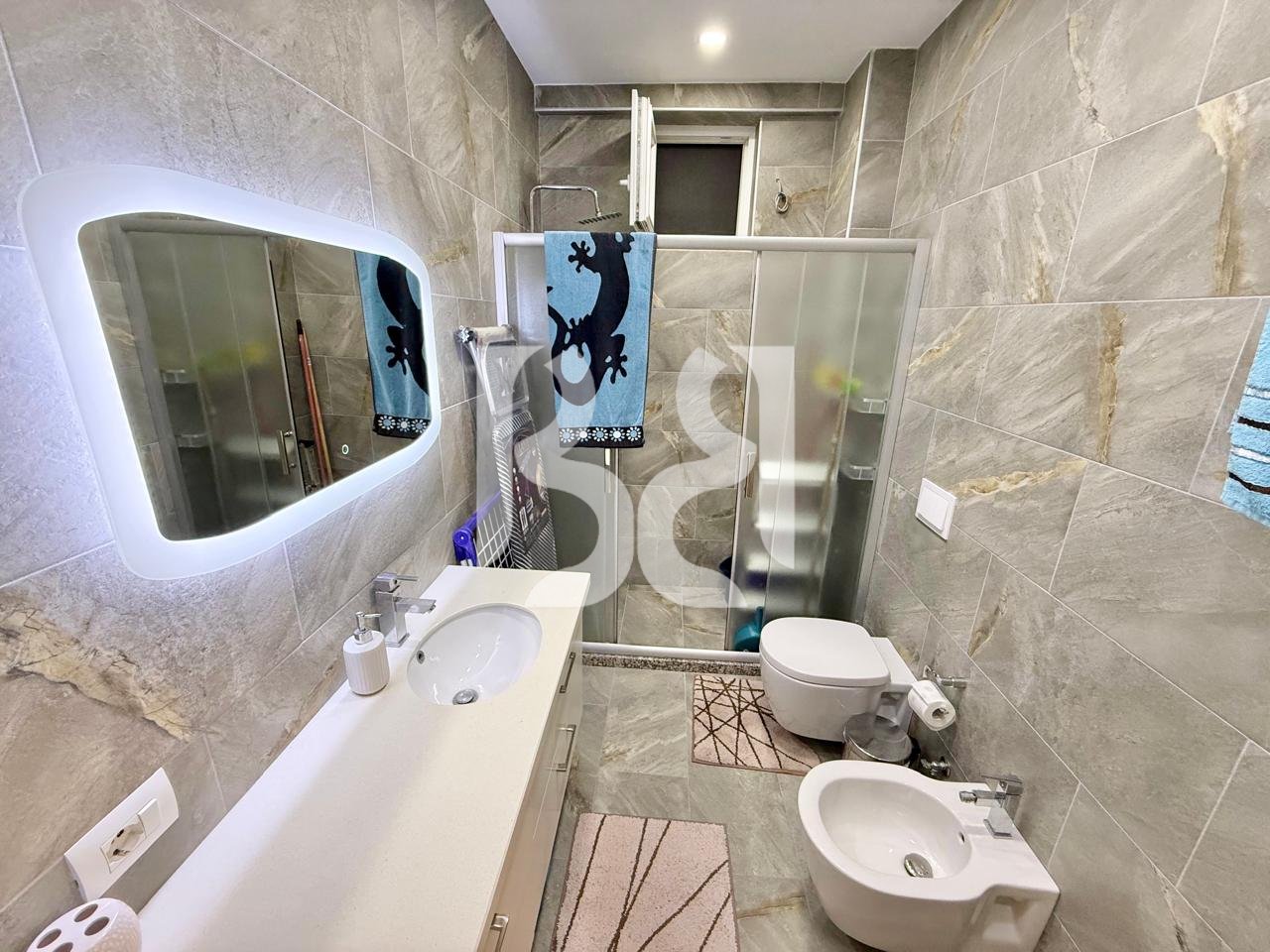 IN AFFITTO APPARTAMENTO MODERNO 2+1+2 BAGNI GIARDINO BOTANICO