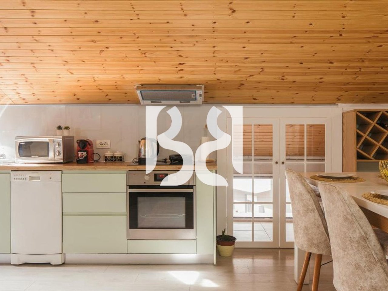 Jepet Apartament me Qira 2+1 | Rruga e Dibrës | Kati 4 | 600€ Neto