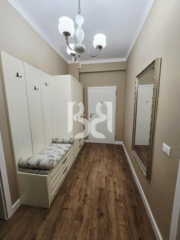 Jepet me qira apartament 3+1+2 me depo, pranë Liqenit Artificial.