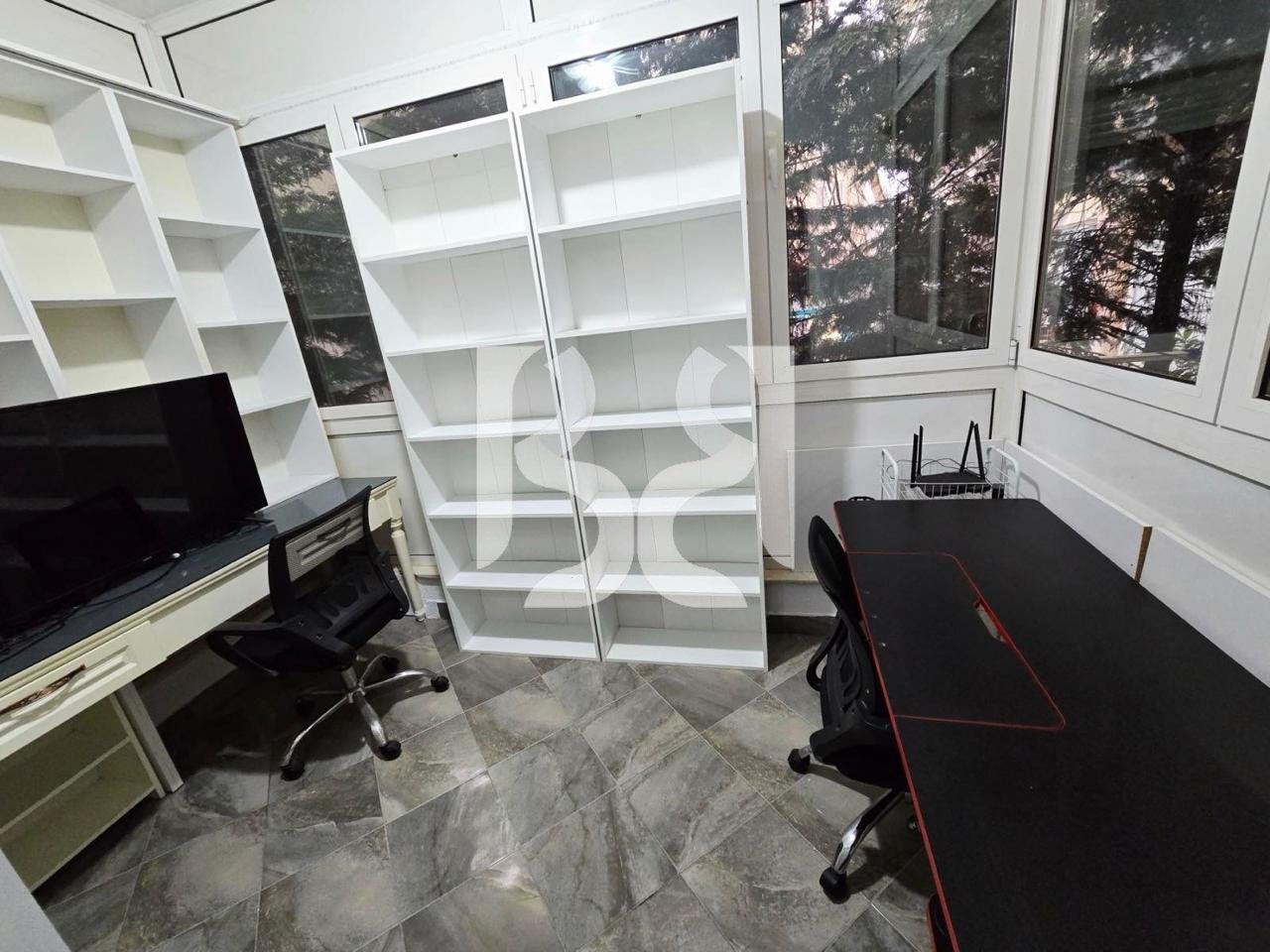 Jepet me qira apartament 3+1+2 me depo, pranë Liqenit Artificial.