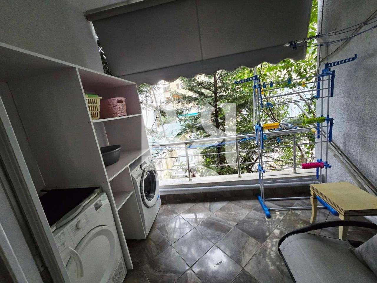 Jepet me qira apartament 3+1+2 me depo, pranë Liqenit Artificial.