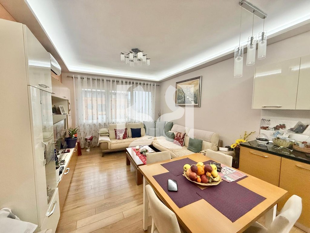 SHITET APARTAMENT 2+1+2 TOTALISHT I MOBILUAR ASTIR