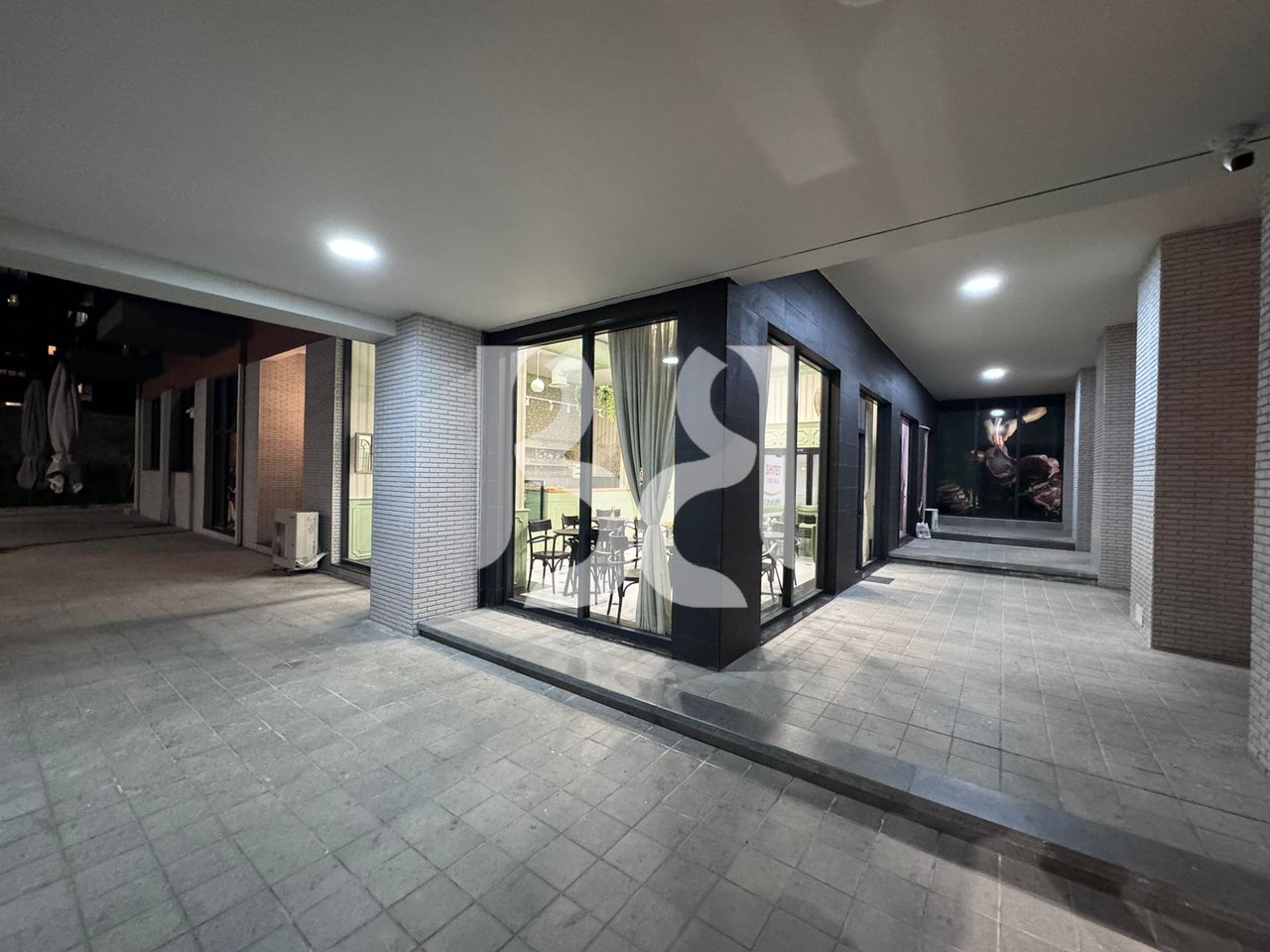 FOR RENT COMMERCIAL PREMISES FOR RENT