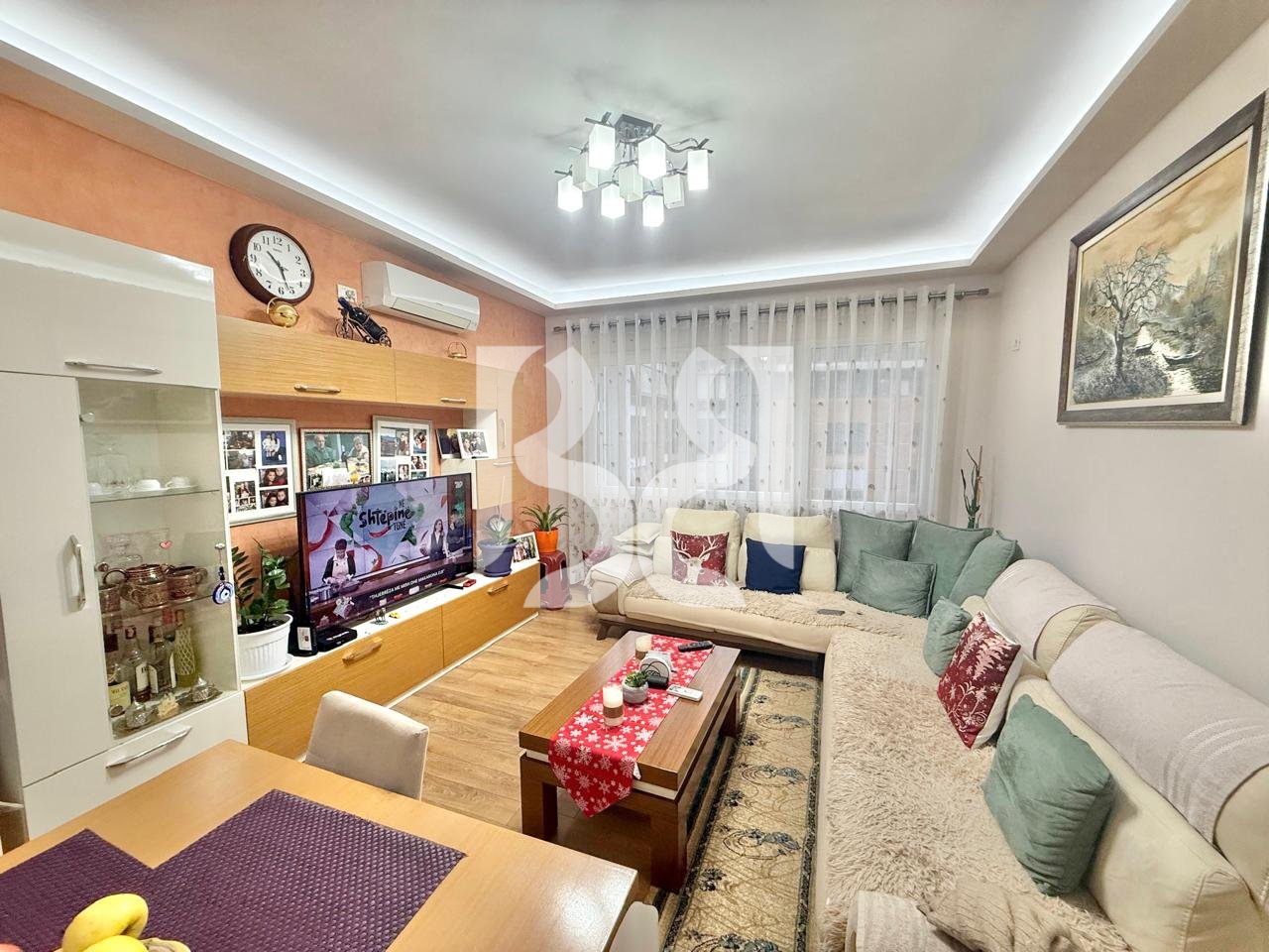 SHITET APARTAMENT 2+1+2 TOTALISHT I MOBILUAR ASTIR